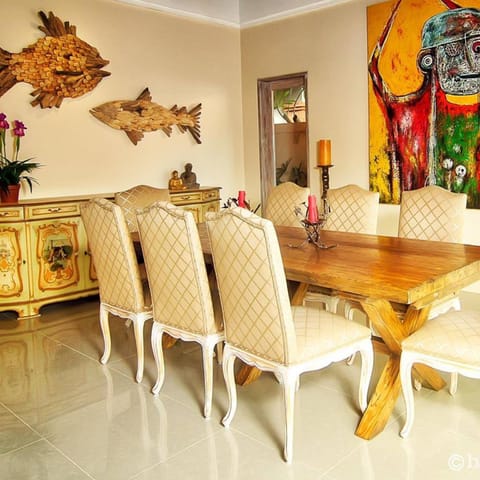 Seating area, Lunch, Dinner
