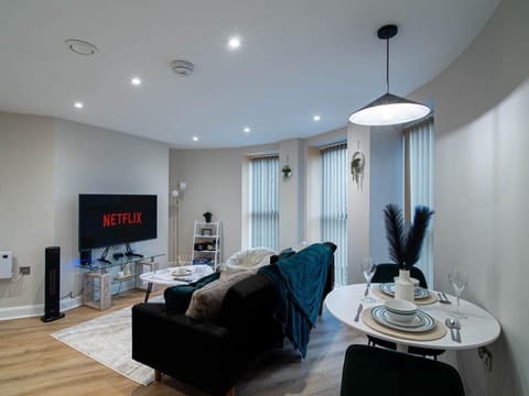TV and multimedia, Kitchen or kitchenette, Living room, Photo of the whole room, Seating area, Dining area