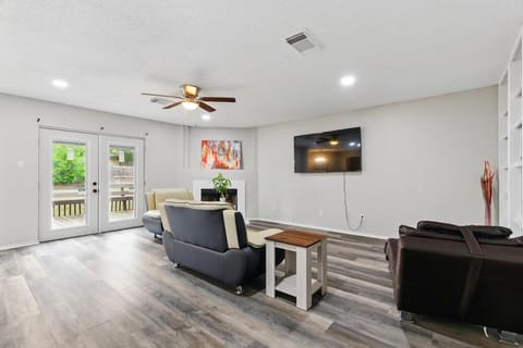 Your Serene Escape in Schertz San Antonio and NB House in Schertz