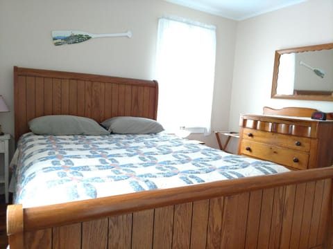 4 Seasons 4 bedroom lake level home House in Honeoye Lake