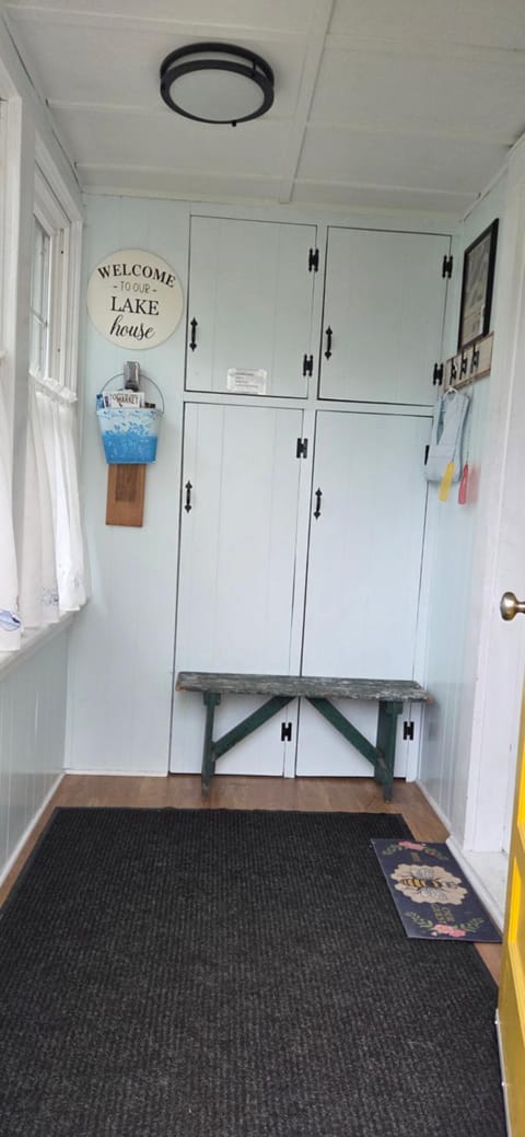 4 Seasons 4 bedroom lake level home House in Honeoye Lake