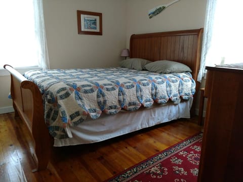 4 Seasons 4 bedroom lake level home House in Honeoye Lake