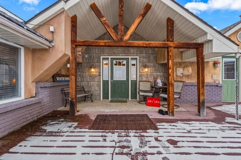 Huge 6BR Estate 2 Game Rooms on 20 Acres House in Idaho