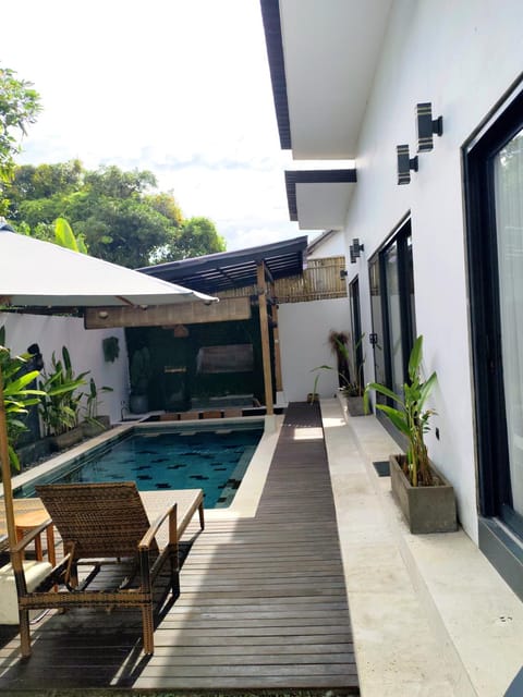 Patio, Day, Pool view, Swimming pool, sunbed