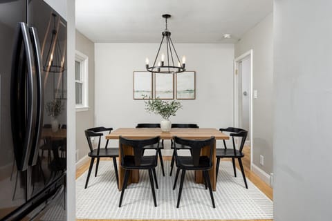 Main Street Retreat Hot Tub Sleeps 8 House in Lake Erie