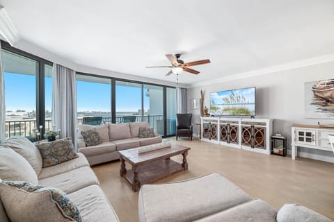 TV and multimedia, Balcony/Terrace, Living room, Seating area