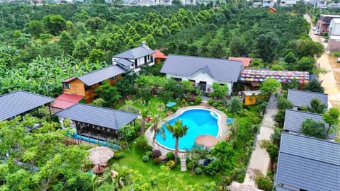 Property building, Garden view, Pool view