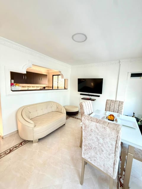 Communal lounge/ TV room, TV and multimedia, Living room, Evening entertainment