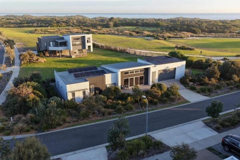 Property building, Neighbourhood, Natural landscape, Bird's eye view, Sea view
