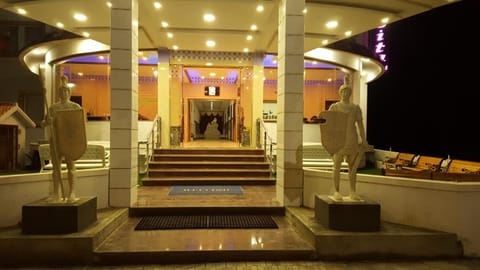 Facade/entrance