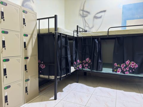 Bed space for Budget Backpacker - No Parking Hostel in Abu Dhabi