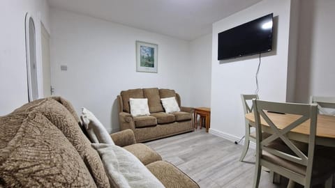 Nice Living Serviced Accommodations Birmingham 2 House in Birmingham