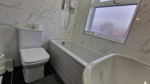 Nice Living Serviced Accommodations Birmingham 2 House in Birmingham