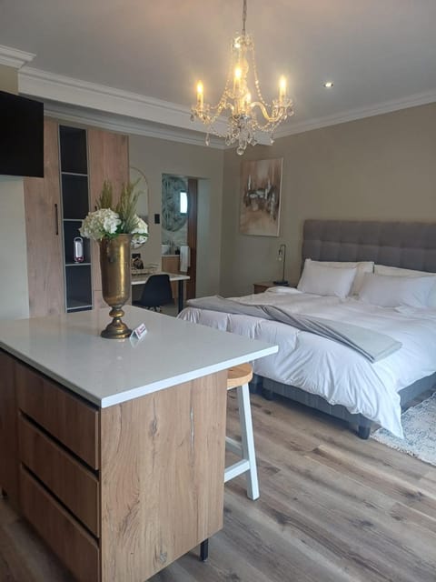 Dining area, Bedroom