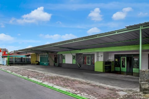 Facade/entrance