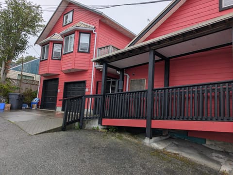Property building, Facade/entrance, Street view, Parking