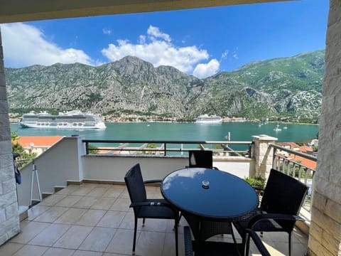 Kotor Vista Seaview 2 apartment by MN Property Apartment in Muo