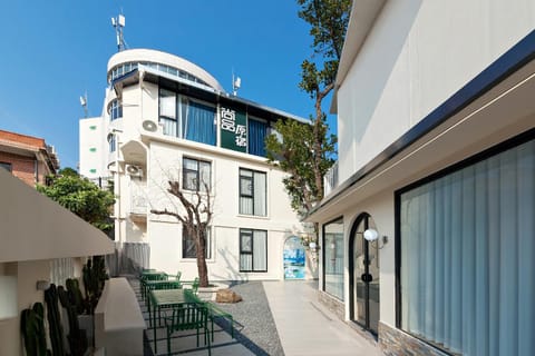Property building, Day