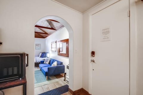 Coastal SD Retreat Studio Pets Close to Ocean Apartment in Ocean Beach