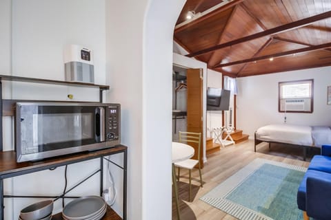 Coastal SD Retreat Studio Pets Close to Ocean Apartment in Ocean Beach