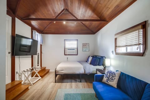 Coastal SD Retreat Studio Pets Close to Ocean Apartment in Ocean Beach