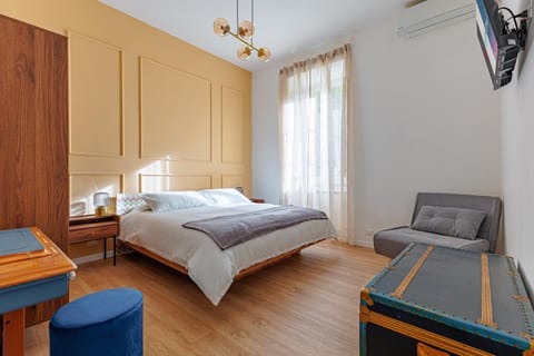 TV and multimedia, Photo of the whole room, Bedroom, air conditioner