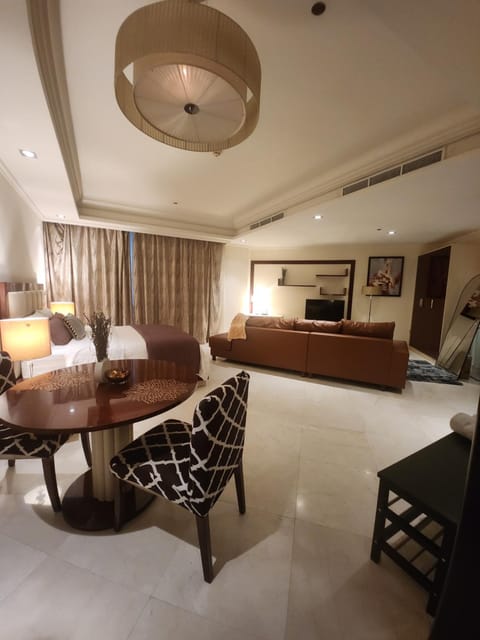 Bed, TV and multimedia, Living room, Photo of the whole room, Seating area, Dining area, Bedroom
