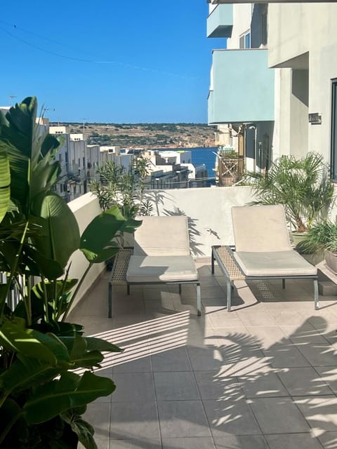 View (from property/room), Balcony/Terrace, sunbed