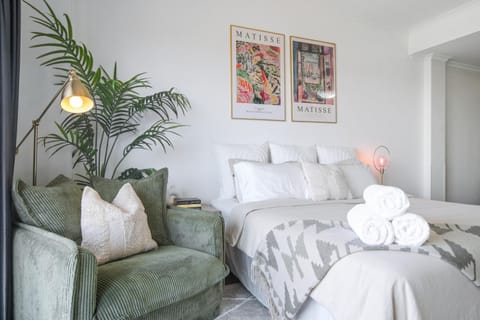 Bed, Living room, Seating area, Bedroom, towels