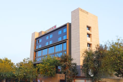 Property building, Day