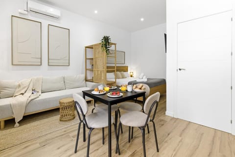 Bed, Living room, Photo of the whole room, Seating area, Dining area, Bedroom, wardrobe, air conditioner