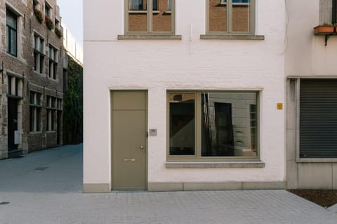 Property building, Facade/entrance, Day
