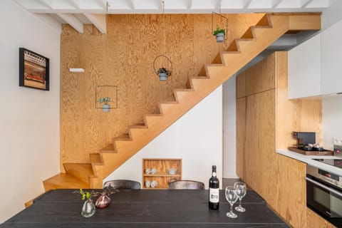 Kitchen or kitchenette, minibar, stove, toaster