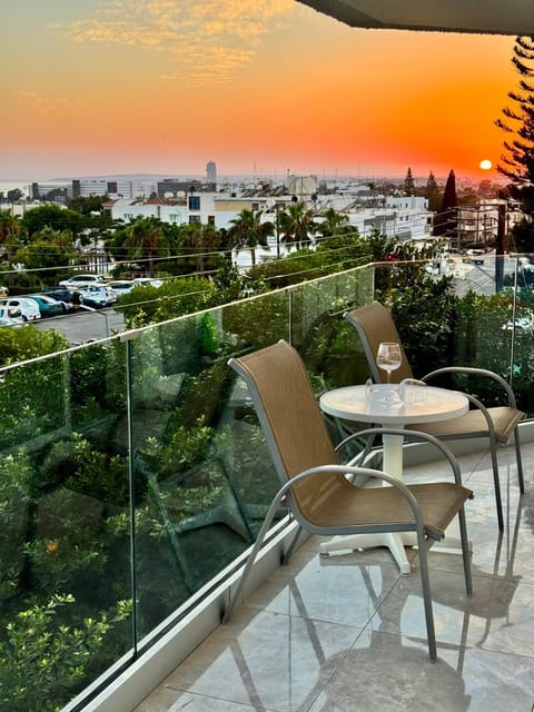 View (from property/room), Balcony/Terrace, Balcony/Terrace, Seating area, Sea view, Sunset