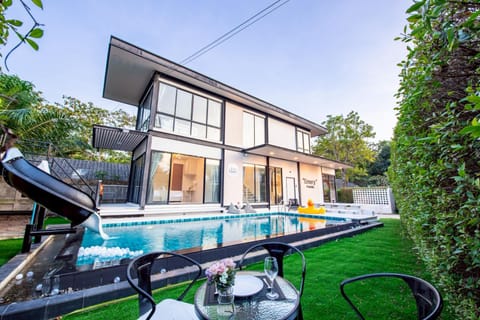Property building, Swimming pool