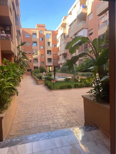 Property building, Garden, Balcony/Terrace
