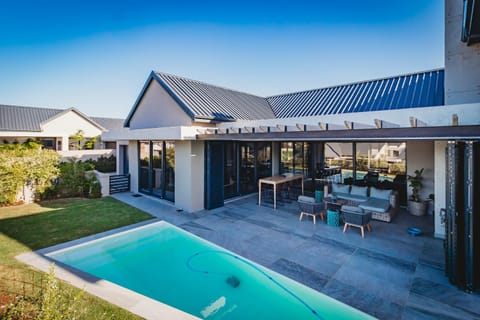 Property building, Garden, View (from property/room), Balcony/Terrace, Mountain view, Swimming pool