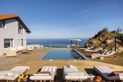 Property building, Sea view, Swimming pool, sunbed