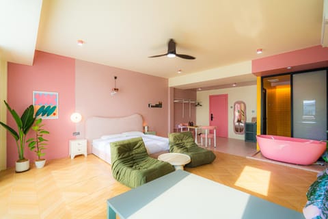 Bed, Dining area, Bedroom, Bath