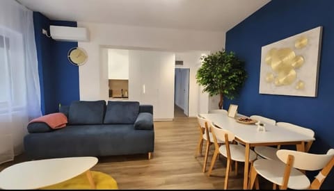 TV and multimedia, Living room, Seating area, Dining area, air conditioner