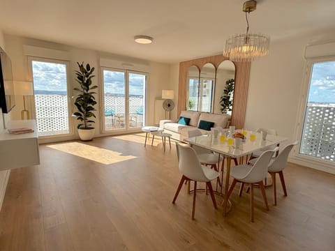 Living room, Seating area, Dining area
