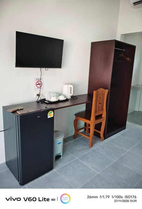 TV and multimedia, Kitchen or kitchenette, wardrobe