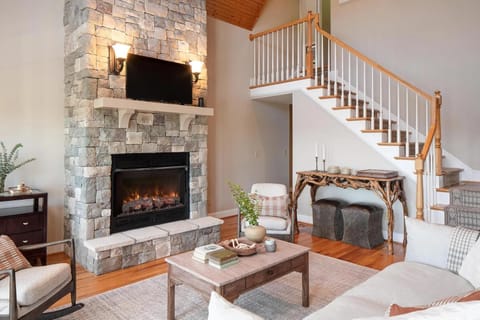 Hot Tub, Deck w/ Breathtaking Mountain Views House in Swannanoa