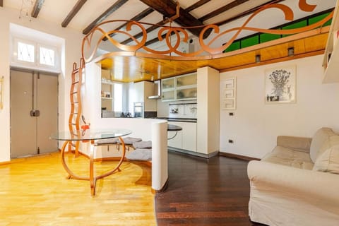 Kitchen or kitchenette, Living room, Seating area, Dining area