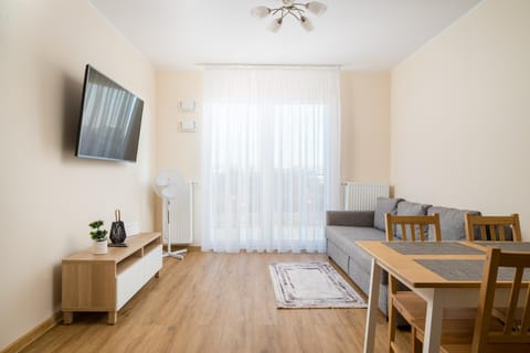 Communal lounge/ TV room, TV and multimedia, Living room, Seating area, Dining area, Evening entertainment