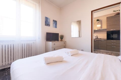 Bed, Kitchen or kitchenette, Bedroom, towels