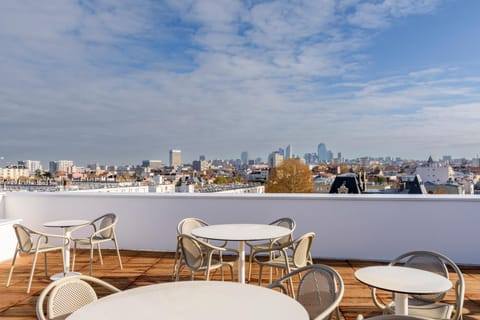 View (from property/room), Balcony/Terrace, City view