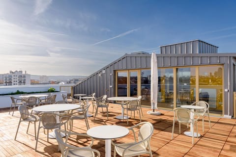 Property building, Patio, Balcony/Terrace