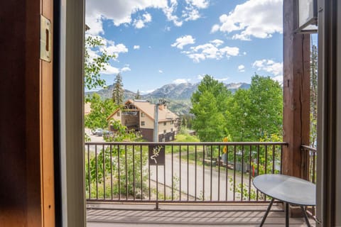 Elkpoint 3-True Ski-In Ski-Out Family Villa House in Purgatory