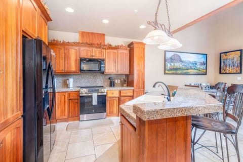 Elkpoint 3-True Ski-In Ski-Out Family Villa House in Purgatory